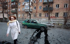 Nhìn lại cuộc chiến Nga - Ukraine sau 1 tháng: Ba cuộc chiến 'bất cân xứng'