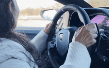 Cụ bà U80 người Việt cầm lái siêu xe Lamborghini Aventador SVJ khiến dân tình thán phục