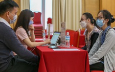 Ngành dịch vụ khởi sắc, học sinh lớp 10 cũng tìm được việc part-time
