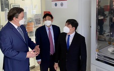 Việt Nam tiếp nhận tủ đông âm sâu bảo quản vắc xin từ Mỹ