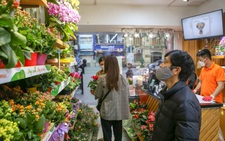 Số F0 tăng cao, tiệm hoa ‘neo’ người, tiệm cà phê đóng cửa vì thiếu nhân viên