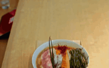 Xe điện Nissan thành 'trợ thủ' giao mì ramen êm như ru