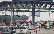 Lụy trạm thu phí!