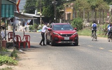 Chốt thu phí 'bao vây' núi Sam, núi Cấm, thu không chừa ai