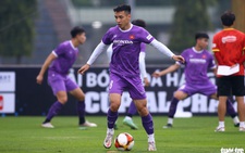 Đỗ Hùng Dũng động viên đàn em U23 Việt Nam 'chơi bóng như anh lớn'