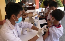 Hàng ngàn trẻ em 5 đến dưới 12 tuổi ở miền Tây được tiêm ngừa COVID-19