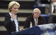 'Chúng ta cấp cho Ukraine 1 tỉ euro và 1 tỉ euro cũng là số tiền châu Âu trả cho ông Putin mỗi ngày'