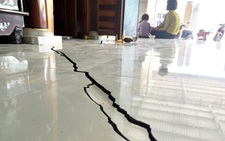 Cô trò đang ngủ trưa thì nghe tiếng rạn nứt của tường, điều gì đang xảy ra?