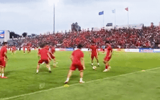 Tuyển U23 Việt Nam đang khởi động, chuẩn bị cho trận đấu gặp U23 Myanmar