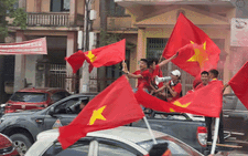 Trực tiếp: Rợp cờ đỏ sao vàng, sôi nổi không khí trước trận U23 Việt Nam - U23 Philippines