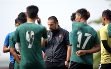 Các đối thủ lo tập 'sốt vó' trong khi U23 Việt Nam nghỉ tập