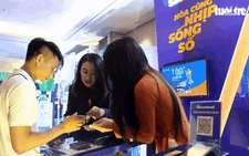 Các ngân hàng trưng bày công nghệ thanh toán mới trong triển lãm Ngày không tiền mặt 2022
