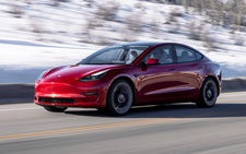 Xe Tesla sẽ tự lên kính, gập gương khi người dùng ra khỏi xe