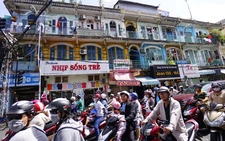 Chung cư cũ có thể sập, TP.HCM dời khẩn 23 hộ dân tới nơi an toàn