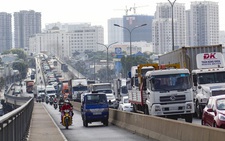 Phân luồng giao thông cầu Phú Mỹ để sửa chữa khe co giãn