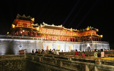 Hàng ngàn người tham quan Đại Nội đêm 'Hoàng cung giao hòa'