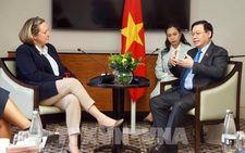 Chủ tịch Quốc hội Vương Đình Huệ tiếp Bộ trưởng Thương mại Anh
