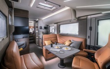 Mercedes-Benz Sprinter độ thành 'siêu nhà di động', giá ngang siêu xe