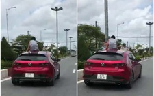 Chở bé trai ngồi mui xe lao vun vút trên quốc lộ 1, nữ tài xế bị thu bằng lái 2 tháng