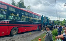 Xe giường nằm và xe đầu kéo tông nhau làm 2 người chết, 4 người bị thương