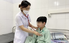 Trẻ suy tuyến thượng thận do thuốc xịt mũi chứa corticoid