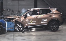 Kia Sportage 2022 gặp tai nạn, người ngồi trong sẽ như thế nào?