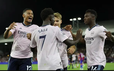 Arsenal thắng trận ra quân Premier League