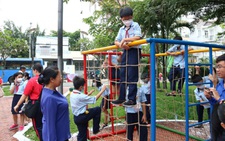Có sân chơi tụi em khoái quá chừng...