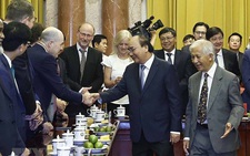 Chủ tịch nước Nguyễn Xuân Phúc tiếp các nhà khoa học đoạt giải Nobel