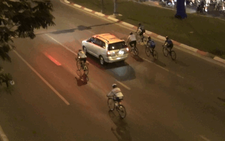 'Cua rơ không chỉ đạp xe vượt làn mà còn trêu đùa, cười nói vô tư'