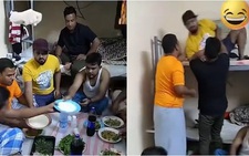 Chàng trai giận dỗi khi đưa bát trước mà không được ưu tiên