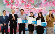 Tặng quà cho du khách 'xông đất' Đà Lạt