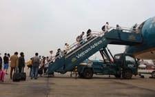 Hành khách 'mách nước' đủ cách bay vòng về Tết khi hãng bay hết vé