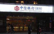 Ngân hàng ở Hong Kong tặng khách gói tiêm 'vắc xin Tây' nếu gửi nhiều tiền
