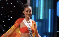 Ngọc Châu hô vang 'Việt Nam', diễn bikini nóng bỏng ở bán kết Miss Universe