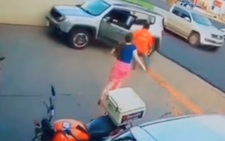 Chàng trai 'hóa siêu nhân' giúp nữ tài xế tránh được vụ tai nạn
