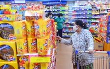 Khuyến mãi mạnh, siêu thị hút khách