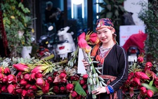 Sinh viên người Dao bán đặc sản xuyên Tết ở Hà Nội