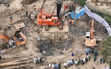 Nhìn từ trên cao nơi cứu bé trai 10 tuổi bị rơi vào trụ bê tông sâu 35m