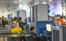 Niềm nở ở sân bay