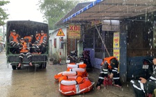 Thời tiết hôm nay 18-10: Áp thấp nhiệt đới đi dọc bờ, miền Trung tiếp tục mưa