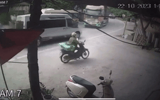 Ô tô dừng đỗ khúc cua, 3 xe kẹt cứng