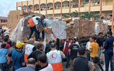 Người dân Gaza phá kho Liên Hiệp Quốc, tranh nhau đồ cứu trợ