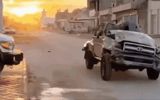 Toyota Land Cruiser nồi đồng cối đá, nhìn như phế liệu vẫn chạy phà phà