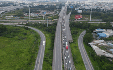 Cao tốc TP.HCM - Long Thành kẹt cứng, từ An Phú đến trạm thu phí Long Phước mất 2 tiếng