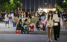 Phố đi bộ Nguyễn Huệ: Hàng rong tràn lan, xe cộ bát nháo