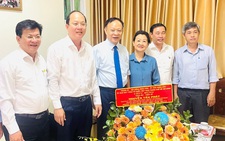 Lãnh đạo TP.HCM thăm, chúc mừng các nhà giáo tiêu biểu