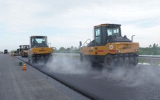 Làm 3 ca, 4 kíp mới kịp thông xe cao tốc Mỹ Thuận - Cần Thơ