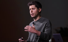 OpenAI nhận báo cáo về 'AI đe dọa nhân loại' trước khi sa thải CEO Sam Altman