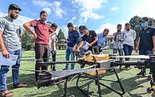 Học nghề phi công nông nghiệp